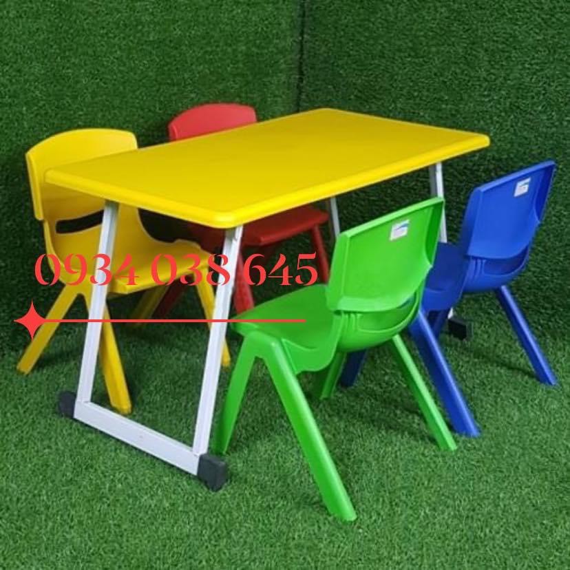 Bàn nhựa mẫu giáo, chân gấp gọn | BigBuy360 - bigbuy360.vn