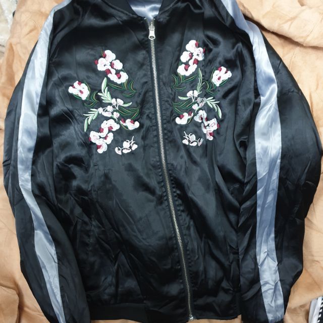 Bomber lụa thêu