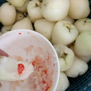 Mứt mận trắng nhà làm