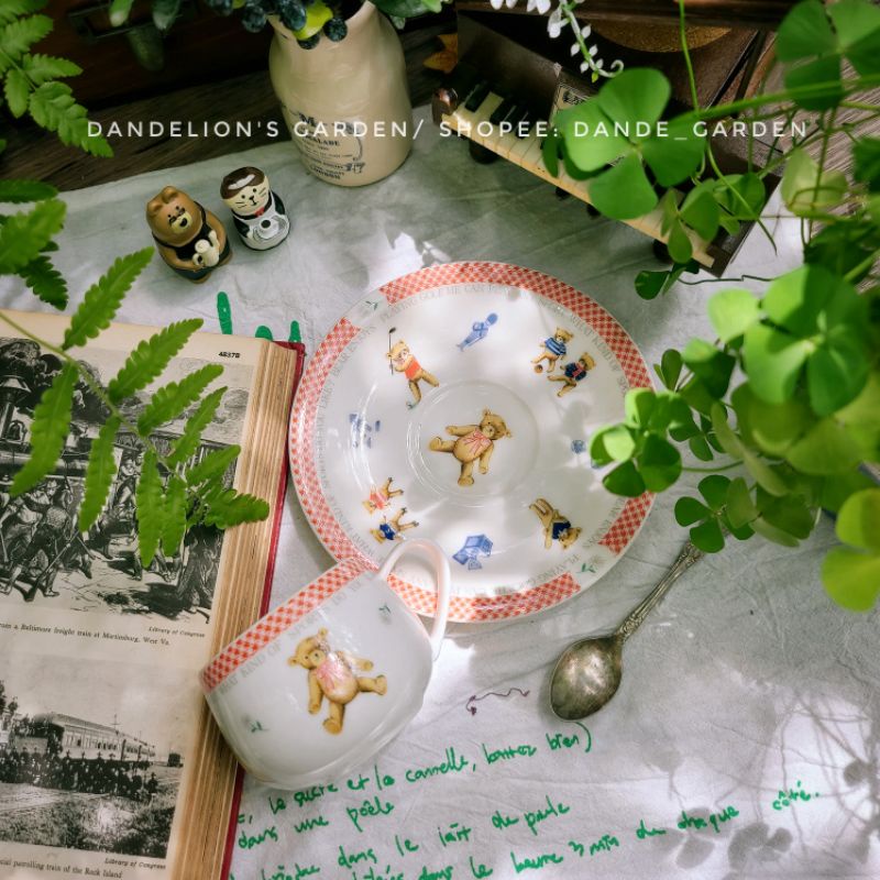 Set trà gấu vintage viền đỏ