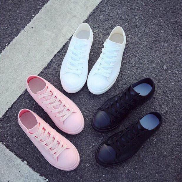 giày thể thao cao su đi mưa kèm anh thật [GIÁ TỐT]