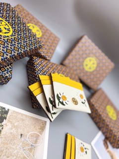 VÍ CARD HOLDER TORY THÊU HOA