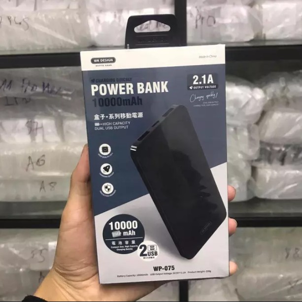 Pin sạc dự phòng remax 10000mah với thiết kế vân sọc chống trơn 2 đầu ra giúp sạc pin dự phòng điện thoại tiện ích