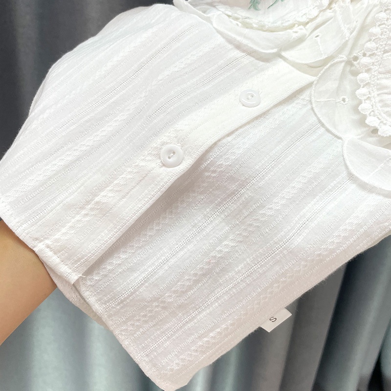 Áo sơ mi trắng dài tay thêu hoa dễ thương cho bé gái