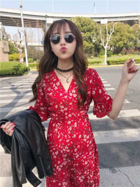 Váy hoa nhí đuôi cá tay lỡ cổ V có sẵn | BigBuy360 - bigbuy360.vn