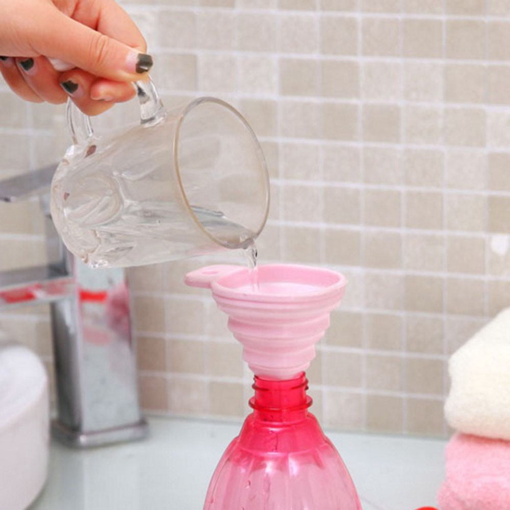 Phễu rót nước thiết kế gấp gọn độc đáo tiện dụng cho nhà bếp
