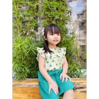 Bộ Sofia chấm bi và quần linen xanh lửng
