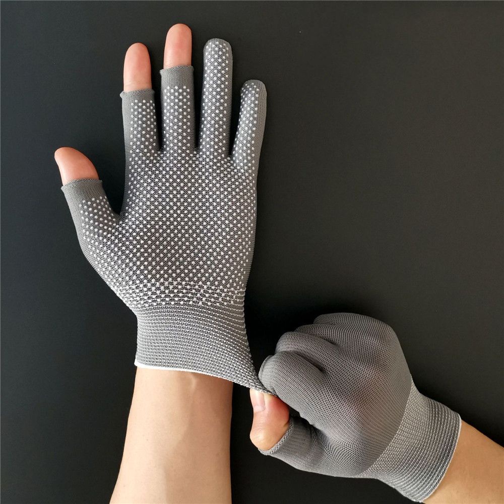 Đôi găng tay hở ngón chống trượt chống nắng khi lái xe