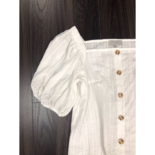 Áo Hobbs tay phồng.