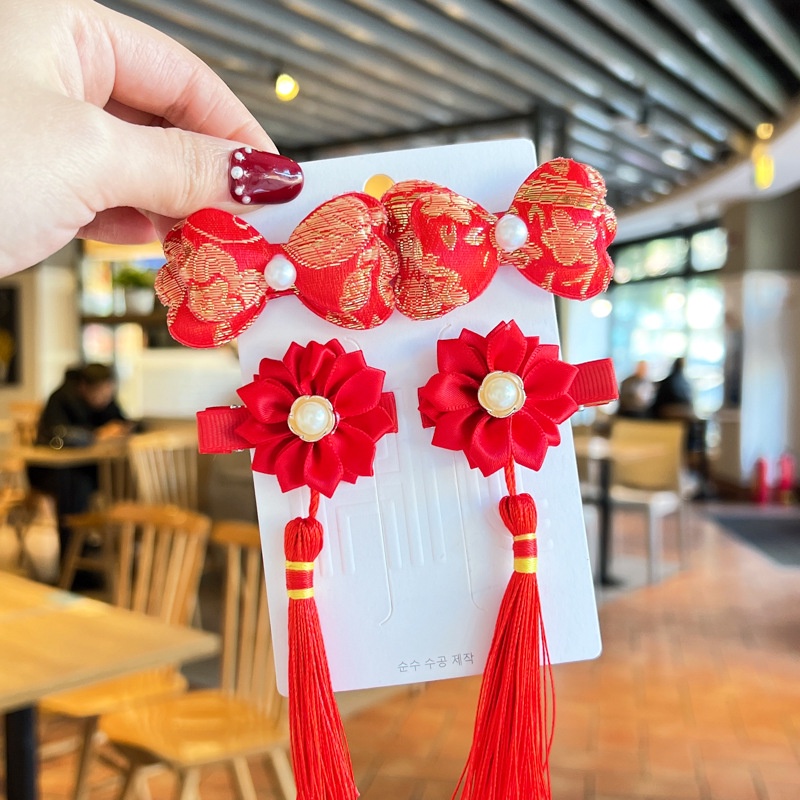 Bộ Hai Cặp Kẹp Tóc Đính Hoa Màu Đỏ Phong Cách Trung Hoa Mừng Năm Mới Cho Bé Gái