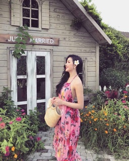 Hoa cài tóc đi biển