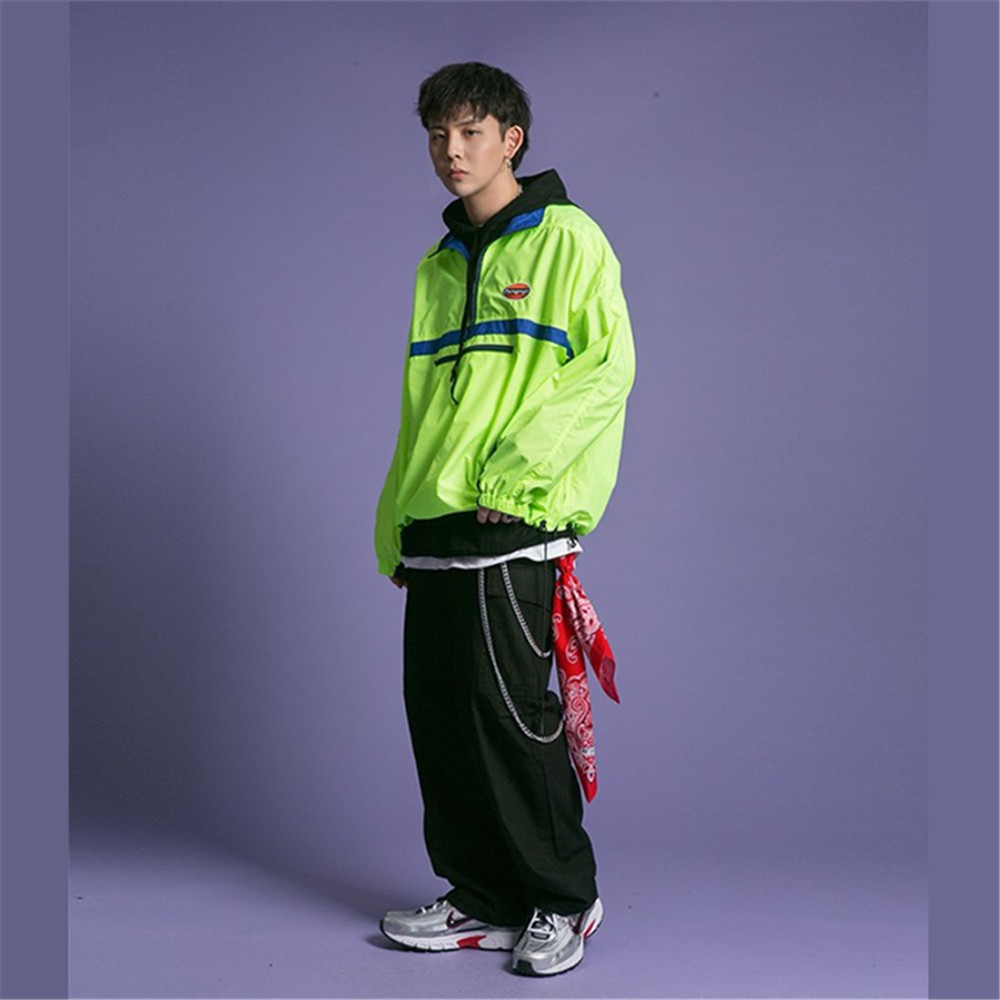 Khăn Choàng Cổ Hình Vuông Họa Tiết Hiphop Phối Móc Khóa Thời Trang