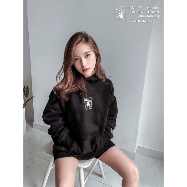 Áo Hoodie Unisex Thêu Logo TeeHolic Màu Đen - THS