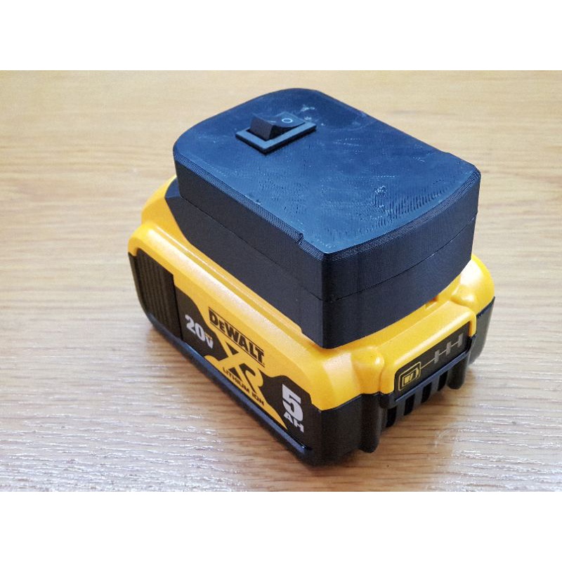DMTT Hộp Lấy Nguồn Pin 20V Dewalt