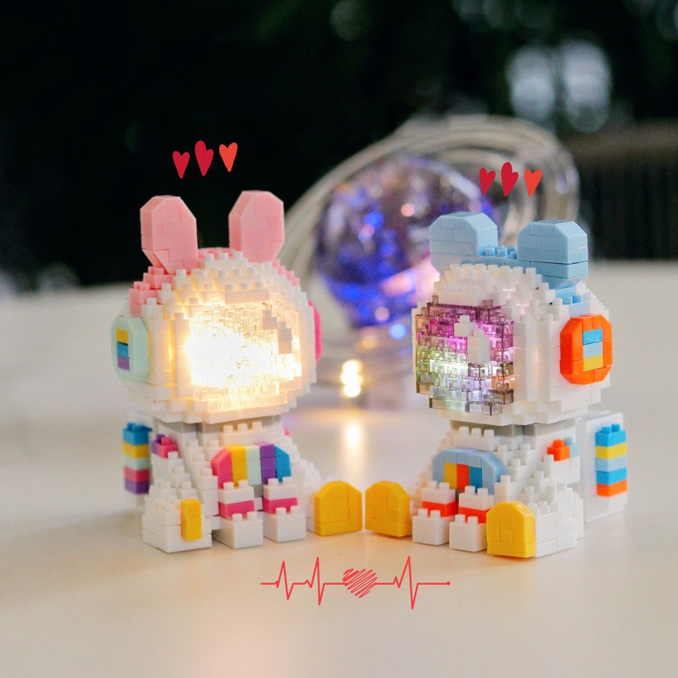 Mô Hình Phi Hành Gia Nhỏ Màu Sắc Dạ Quang Sáng Tạo