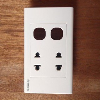 Ổ cắm đôi 2 chấu 16A với 2 lỗ – S18U2XX Sino Vanlock