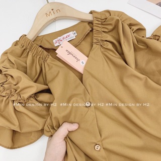 Áo cổ V tay bèo