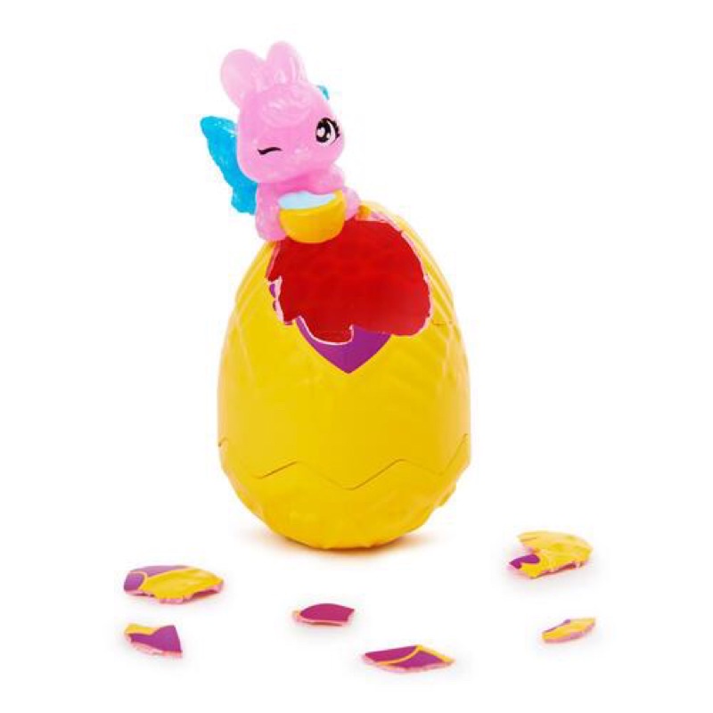 Gói trứng Hatchimals chứa một nhân vật Little Kid hoặc hai em bé sinh đôi đáng yêu với hơn 60 mẫu ngẫu nhiên