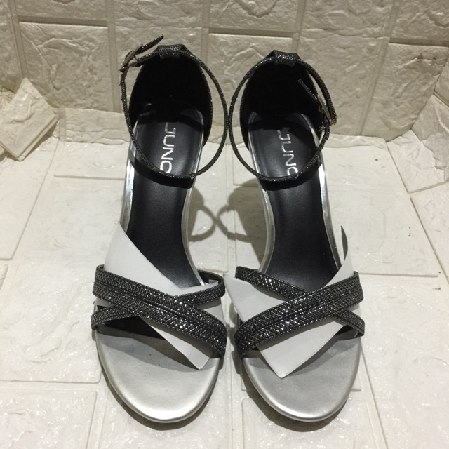 GIẢM GIÁ XẢ KHO Size 36 chính hãng JUNO mới 100%. GIÀY SANDAL NỮ ÁNH BẠC KIM TUYẾN có hộp