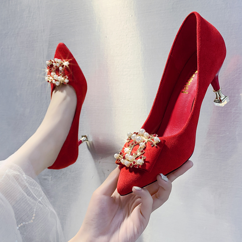 Giày cao gót màu đỏ phong cách Trung Quốc dành cho cô dâu và phù dâu trong ngày cưới