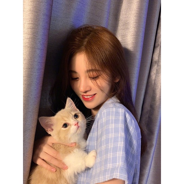 Đầm kẻ caro màu xanh pastel giống Cúc Tịnh Y