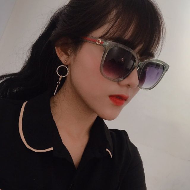 Kính râm gọng sọc