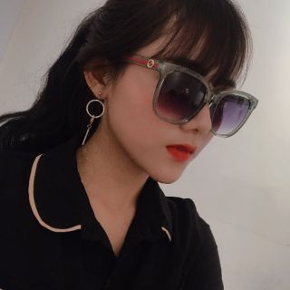Kính râm gọng sọc