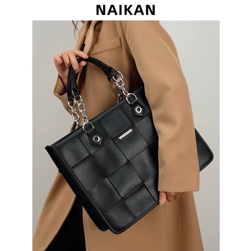 TÚI ĐEO CHÉO DA ĐAN Ô VUÔNG VỪA LAPTOP HÀNG CAO CẤP