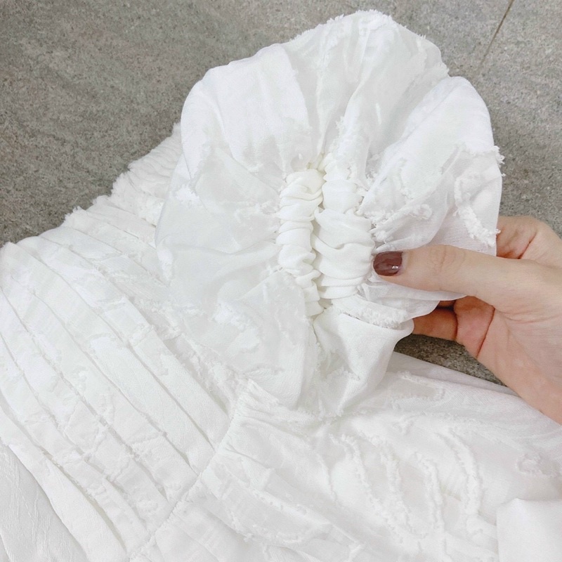 SET ÁO TRẮNG REN HOA RỚT VAI PHỒNG + SHORT