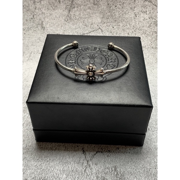 Vòng tay, cuff, kiềng Chrome Heart bạc fullbox sang trọng.
