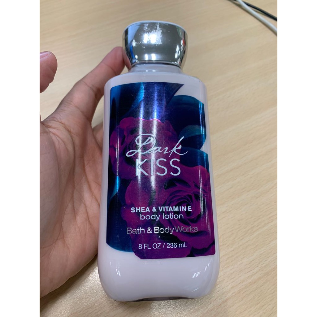 SỮA DƯỠNG THỂ BATH & BODY WORKS DARK KISS 236ML