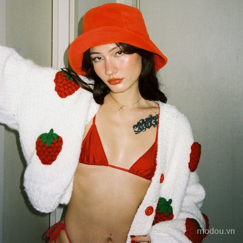 Áo khoác len tay dài phối nút họa tiết dâu tây thời trang cho nữ