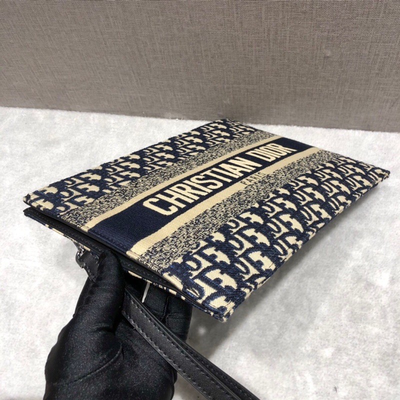 Ví tab đứng nam logo thêu chữ dáng mỏng một ngăn chính dior CD