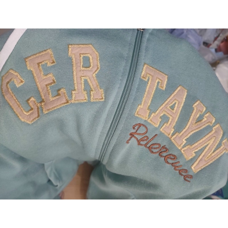 Áo khoác nỉ chữ thêu cer.tain 2 nón, bảng màu hình cuối