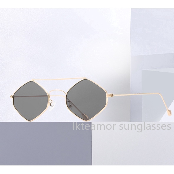 Kính mát cổ điển tròng trong suốt dành cho nam và nữ