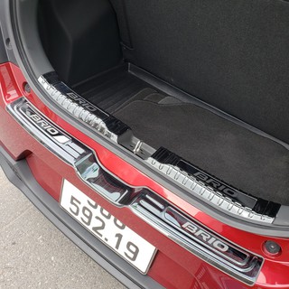 Ốp chống trầy bậc cốp Honda Brio - Mẫu Titan