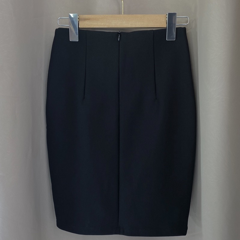 Chân váy công sở ôm HATOP xẻ trước vải thun co giãn 4 chiều loại 1 màu đen có 1 túi bên trong CVOD024