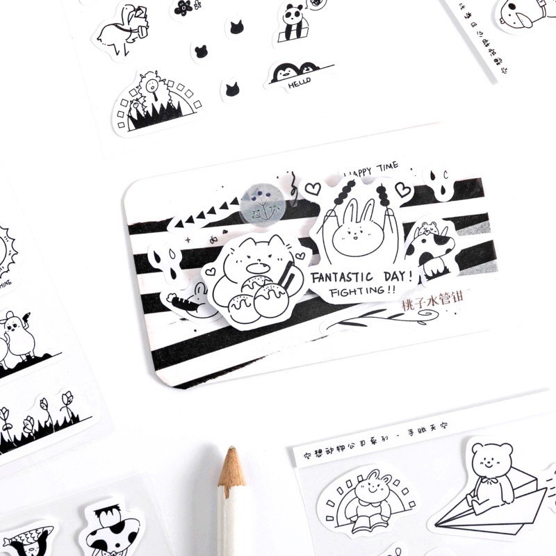 1 tấm sticker dài đen trắng hình vẽ các con vật dễ thương dán trang trí sổ