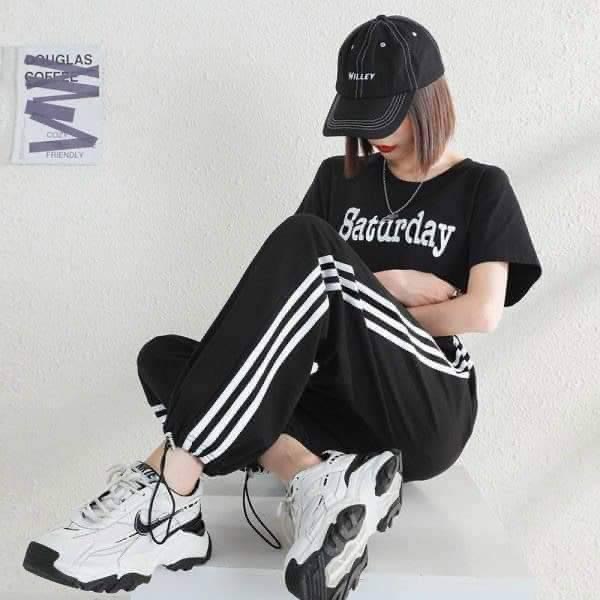 Quần 3 sọc dây rút,mặc được 2 kiểu.Dáng joger cực trend.