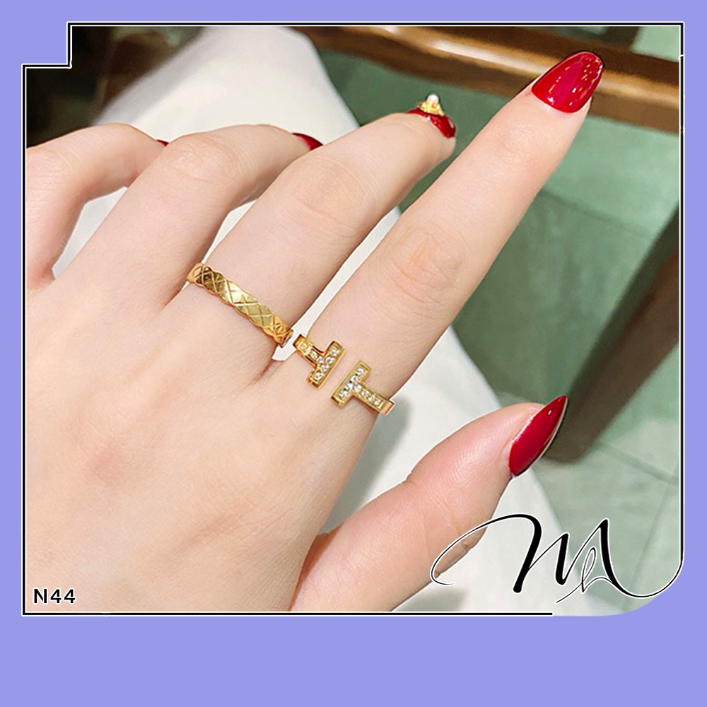 Nhẫn nữ Titan freesize chữ T đính đá phối xà cừ - Măng’s House N44