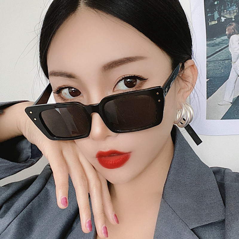 Kính mát gọng vuông nhỏ phong cách Hàn Quốc