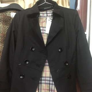 Áo mangto có màu đen bên trong có lót brr áo măng tô màu đen bên trong co lót brr áo măng tô màu đen bên trong có lót br