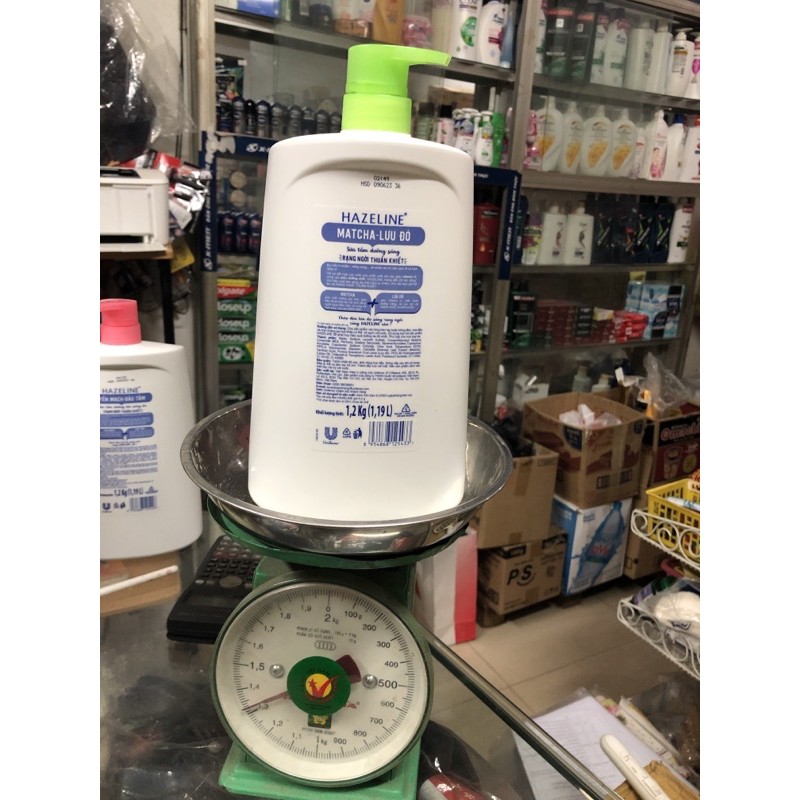 Sữa tắm Hazeline dưỡng ẩm sáng da pyến mạch dâu tằm date 2024 | BigBuy360 - bigbuy360.vn