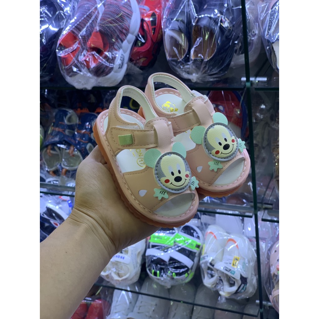 Giày tập đi cho bé sandal bé gái 0 - 18 tháng có còi chíp chíp da mềm đế chống trơn họa tiết mickey xinh xắn TD49