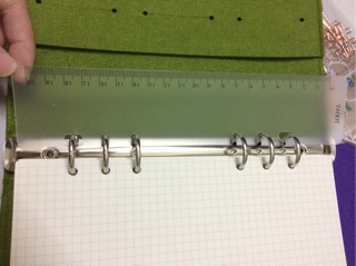 Thước gắn sổ còng 6 lỗ