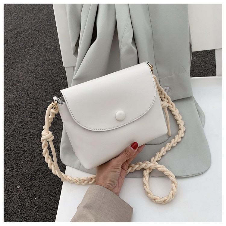 Túi đeo chéo nữ da trơn quai dây xoắn có khóa TT 30