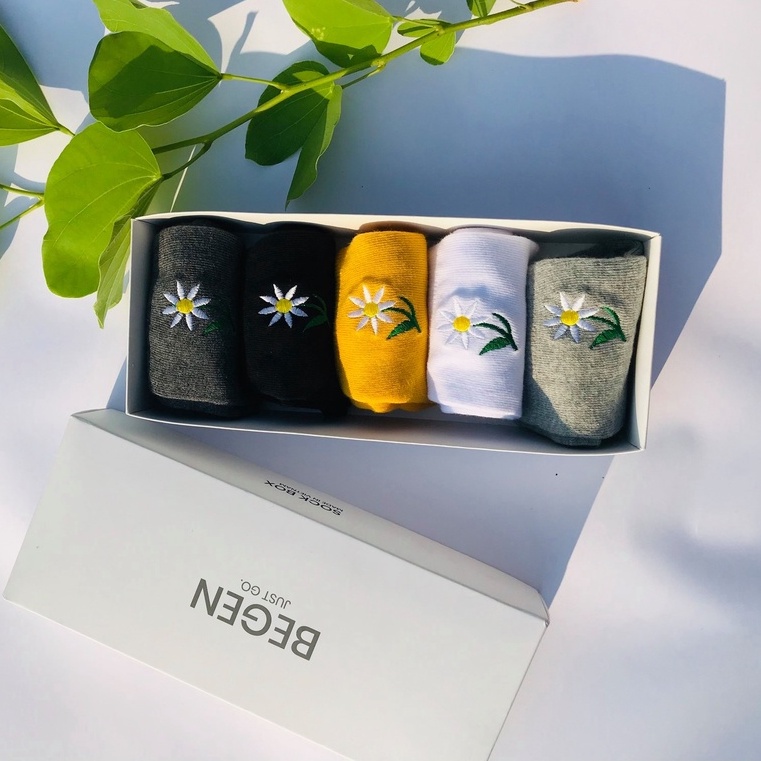 Tất nữ cổ cao, vớ cổ cao thêu họa tiết cúc họa mi, chất liệu cotton cao cấp thoáng mát - Tất thiết kế Việt Nam