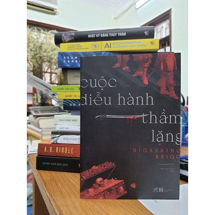 Sách - Cuộc diễu hành thầm lặng - Higashino Keigo