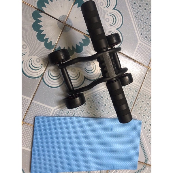 Con lăn tập cơ bụng 4 bánh cao cấp tặng kèm thảm gối chân