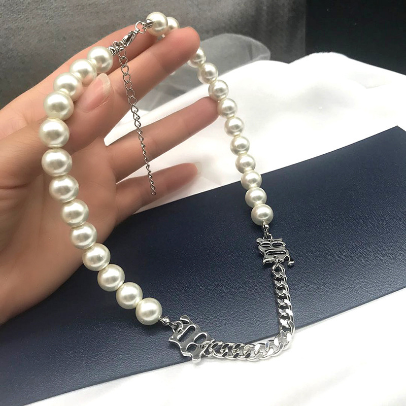 Vòng Cổ Kim Loại Gắn Chữ Phối Ngọc Trai Cá Tính Thời Trang Cho Nữ